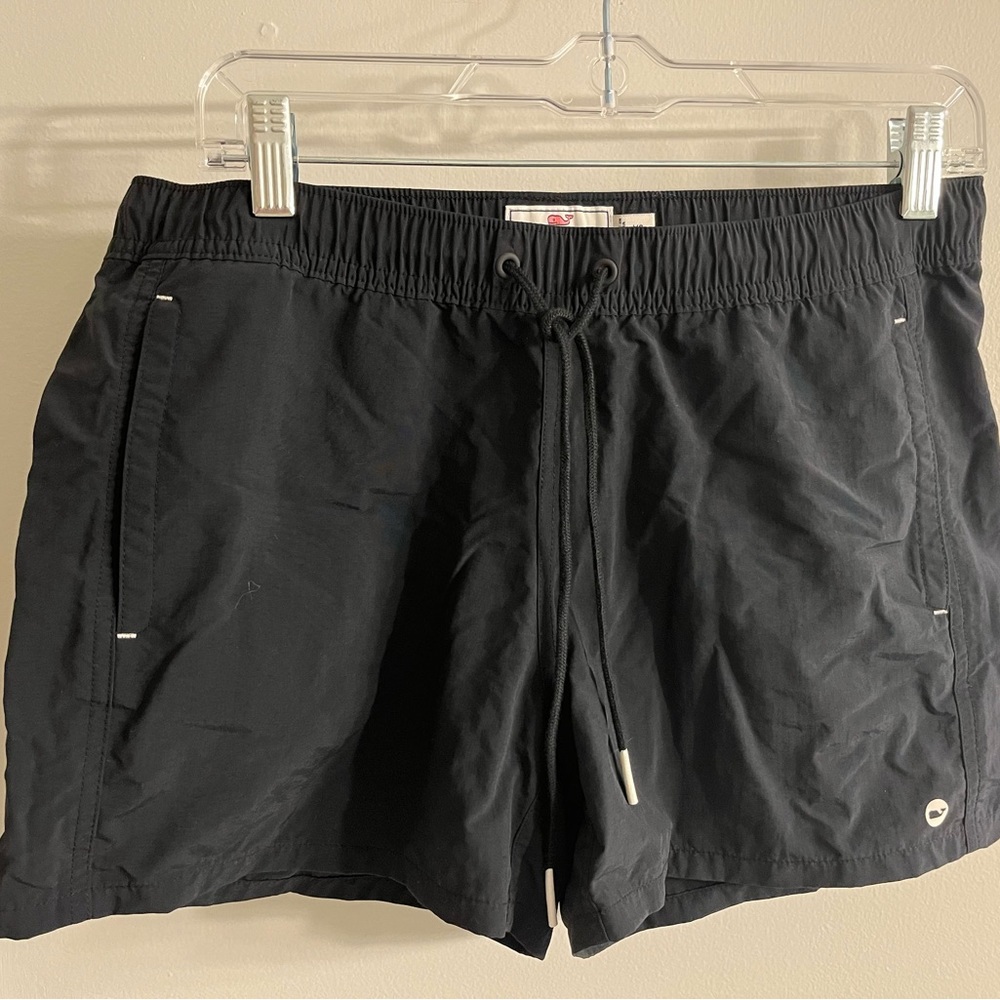 Black Women’s Vineyard Vines Performance shorts